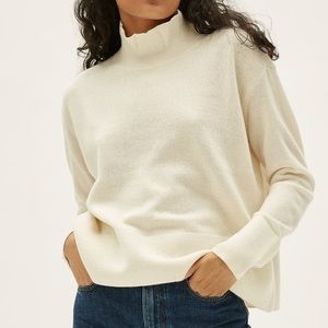 everlane cashmere square turtleneck in ivory